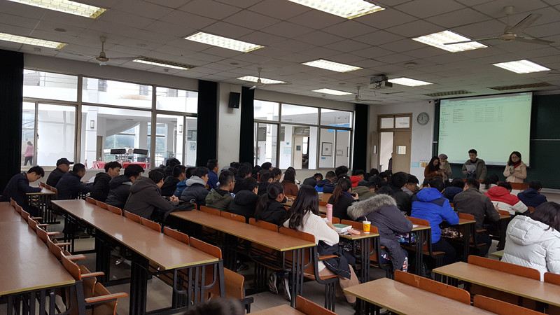 2018-2-26-新学期课堂一派生机盎然-抖音黑料
开学查课纪实_副本.jpg
